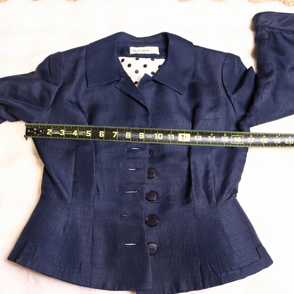 Vintage Navy Blue CroppeBlazer with Tailored Fit and Notched Collar - Picture 4 of 6